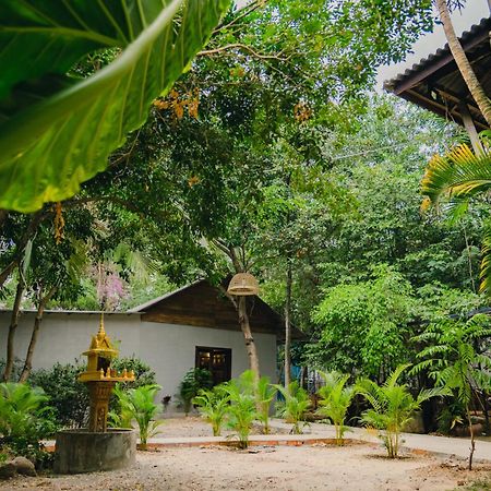 Banyan Tree Hostel Kampot Exterior foto